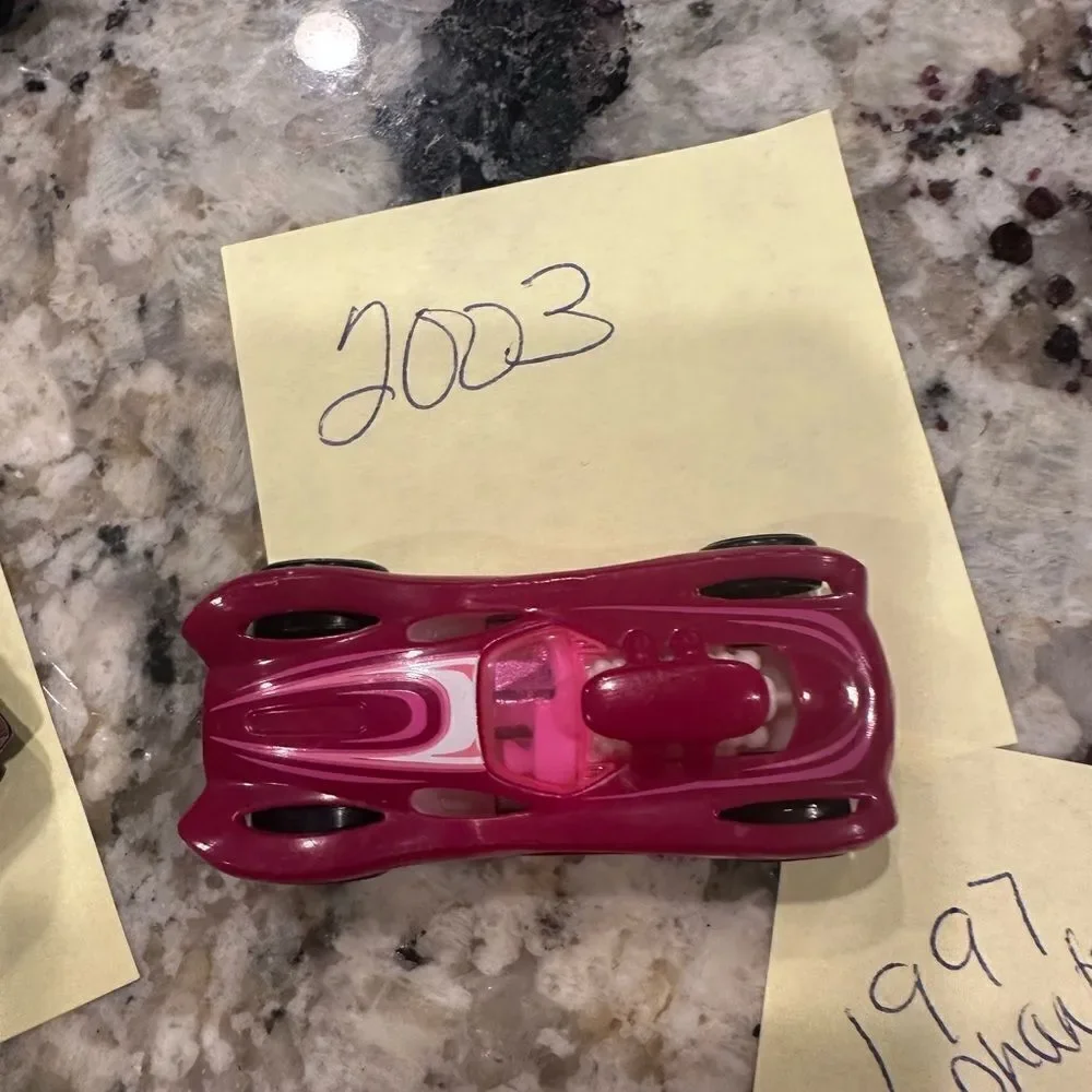 Hot Wheels 100-Car, Rolling Storage Case with 14 cars